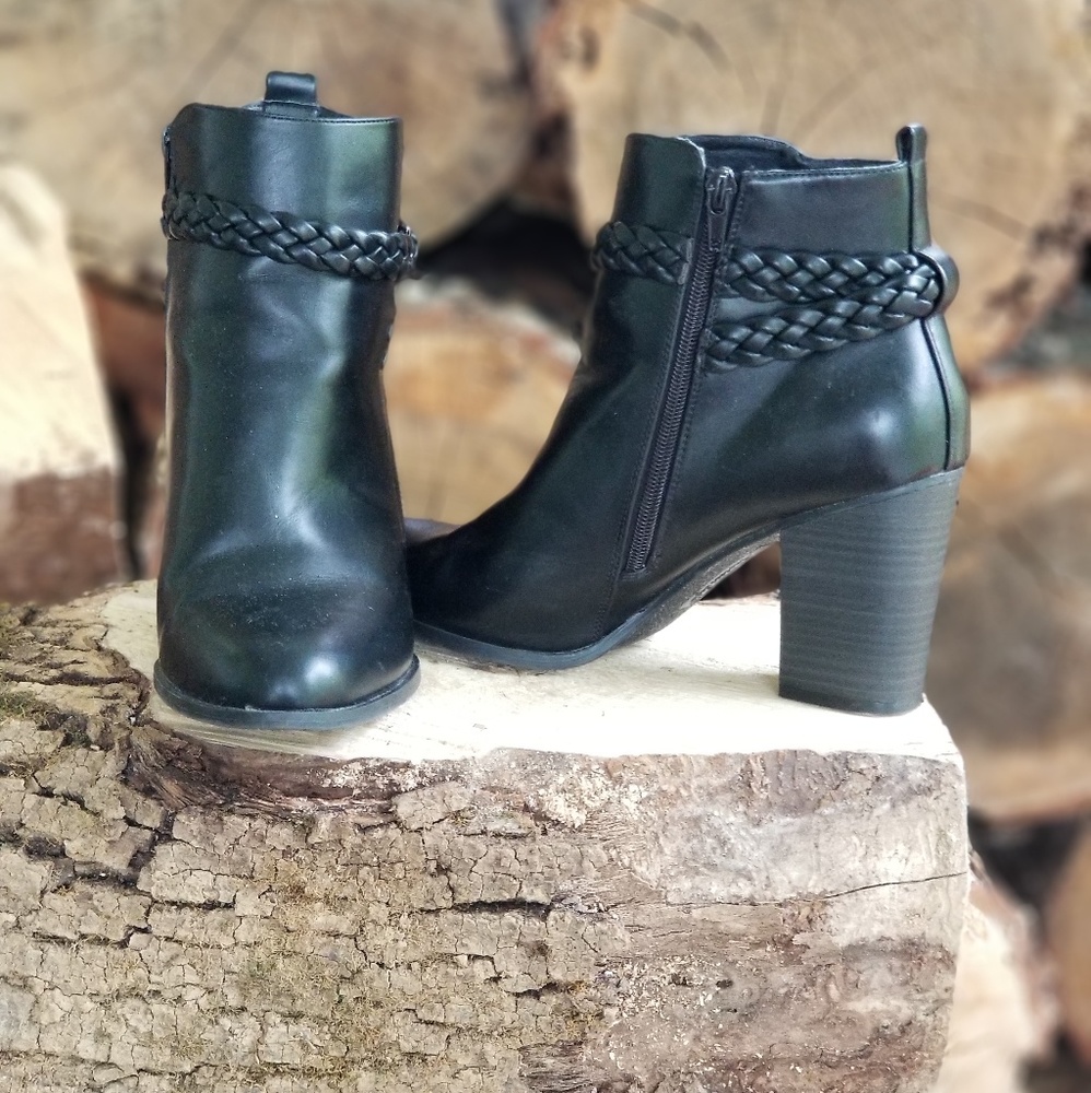 Black American Eagle Square Heel Boots